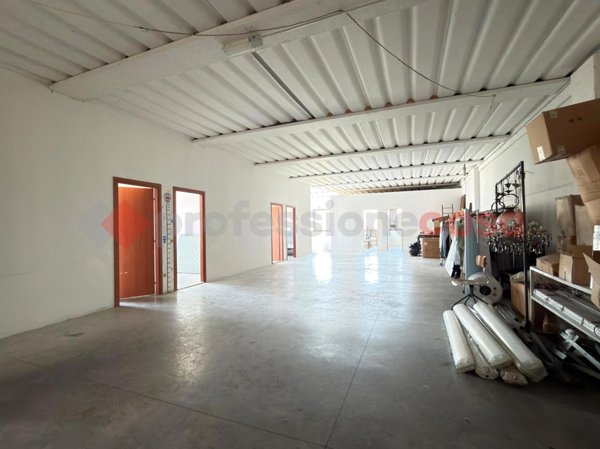 locale commerciale in affitto ad Arezzo in zona Rigutino