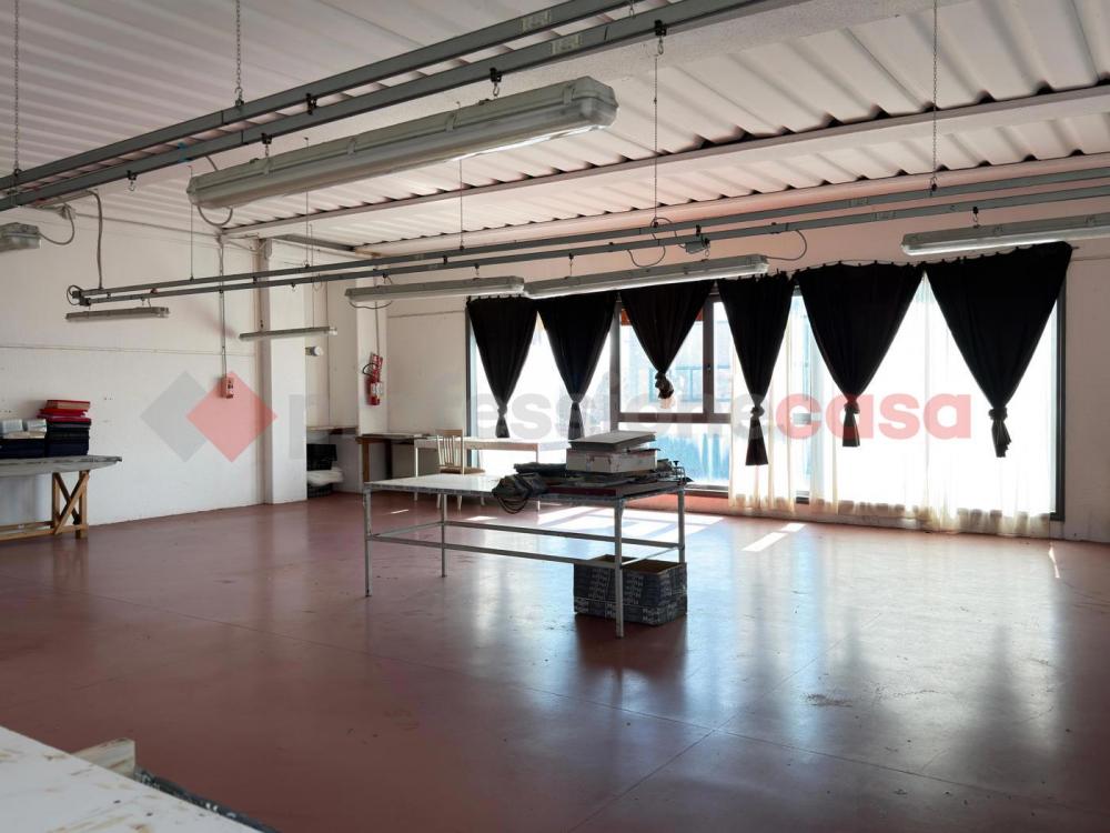 locale commerciale in affitto ad Arezzo in zona Rigutino