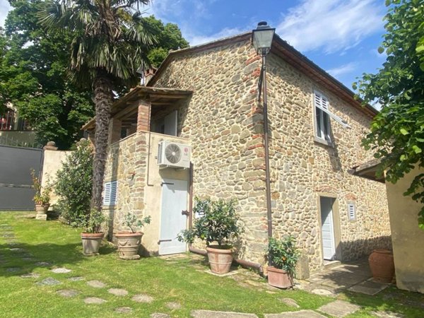 casa semindipendente in affitto ad Arezzo in zona Quarata