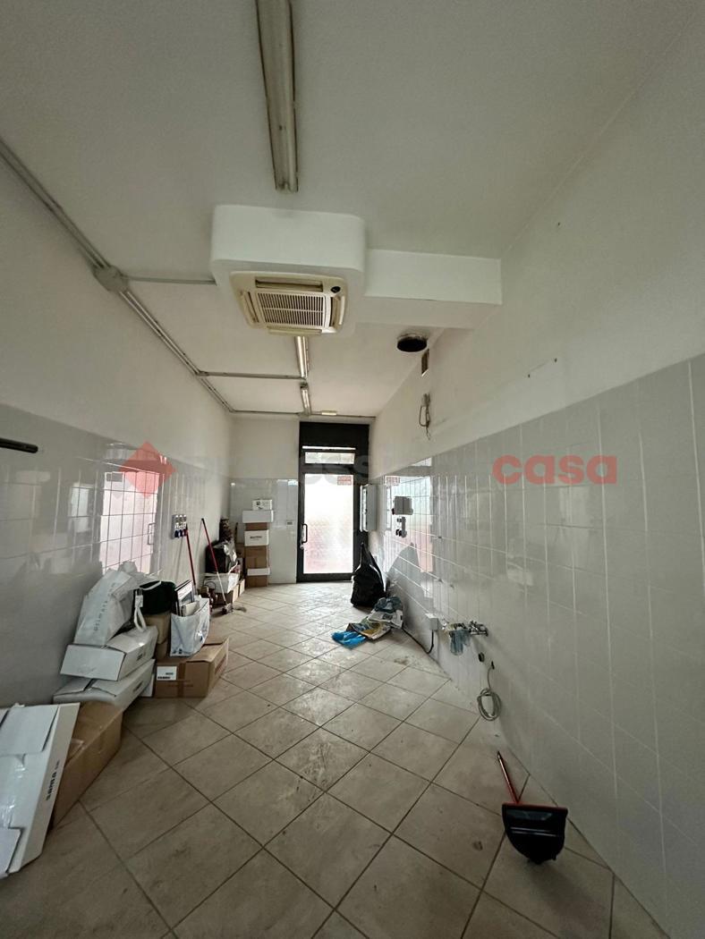 negozio in affitto ad Arezzo in zona Centro Città