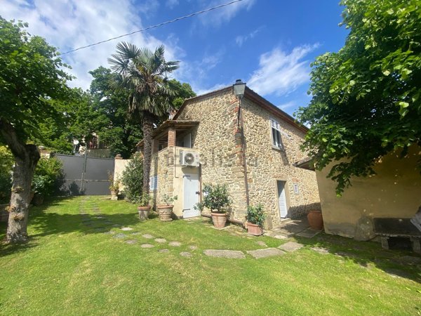 casa indipendente in affitto ad Arezzo in zona Patrignone