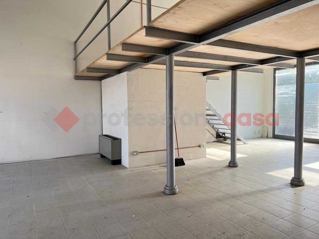 locale commerciale in affitto ad Arezzo