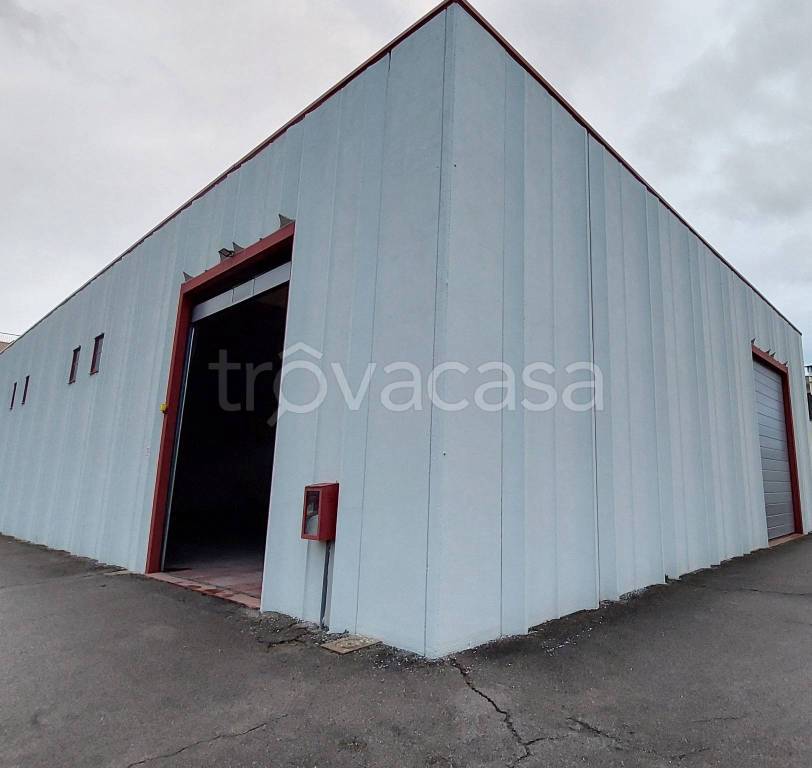 locale commerciale in affitto ad Arezzo in zona San Leo