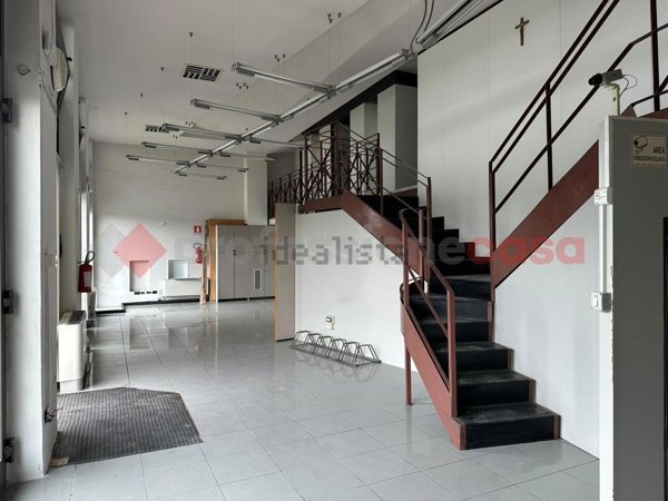 locale commerciale in affitto ad Arezzo in zona San Clemente