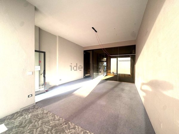 locale commerciale in affitto ad Arezzo in zona Vittorio Veneto