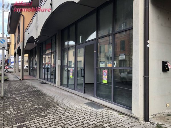 locale commerciale in affitto a Bibbiena
