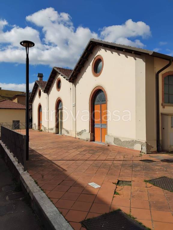 negozio in affitto a Bibbiena in zona Soci