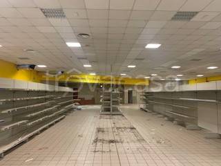 locale commerciale in affitto a Castiglion Fiorentino in zona Santa Lucia