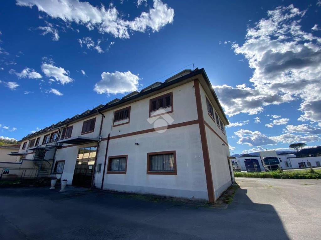 locale commerciale in affitto a Cavriglia