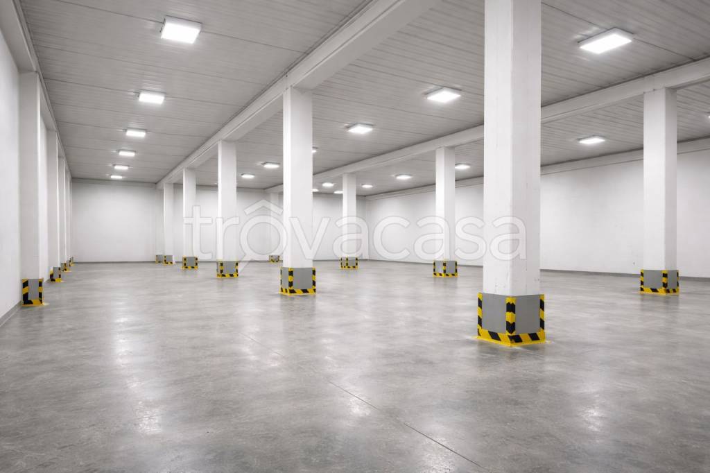 locale commerciale a Civitella in Val di Chiana in zona Pieve al Toppo