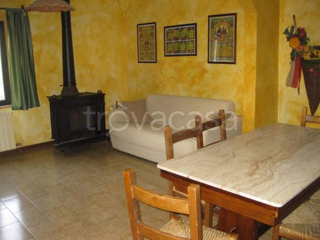 appartamento in affitto a Cortona in zona Montecchio