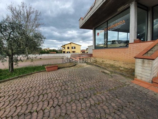 locale commerciale in affitto a Foiano della Chiana