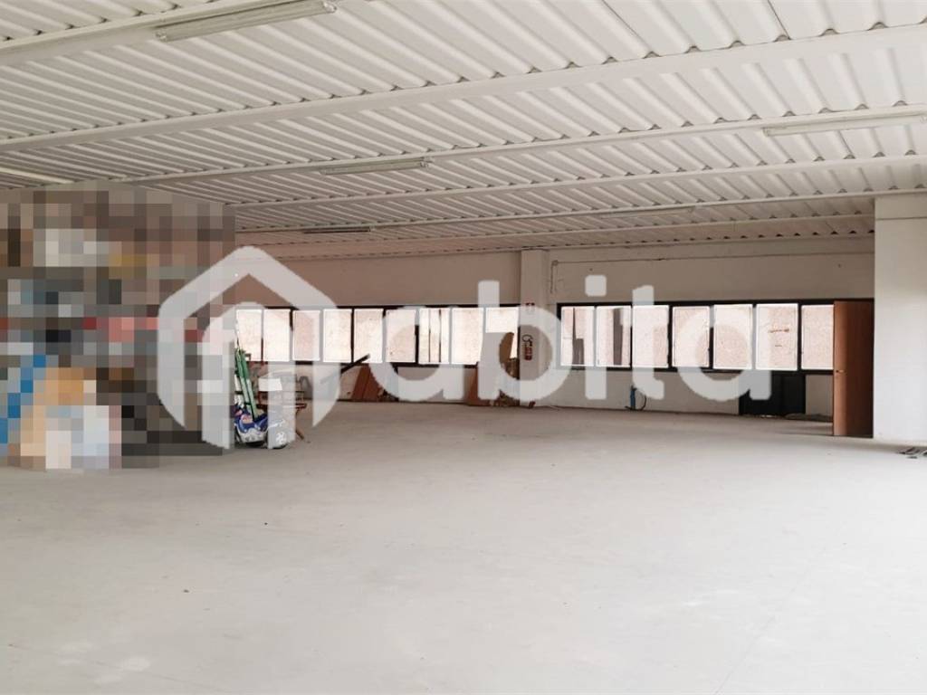 locale commerciale in affitto a Montevarchi in zona Levanella