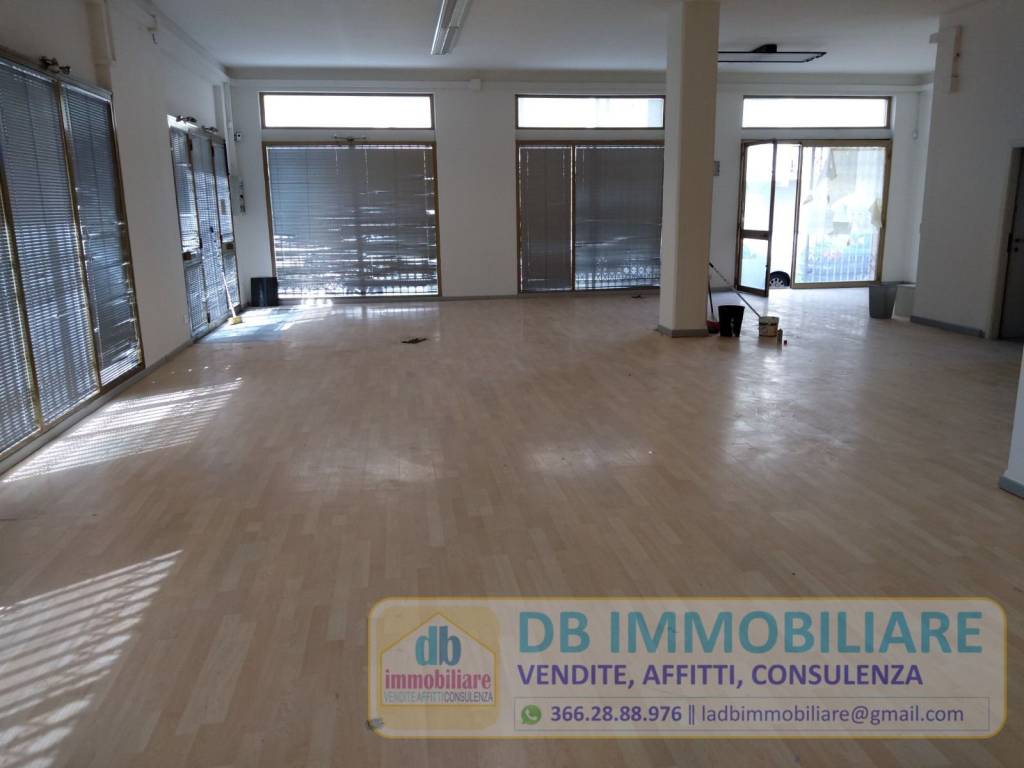 negozio in affitto a Montevarchi