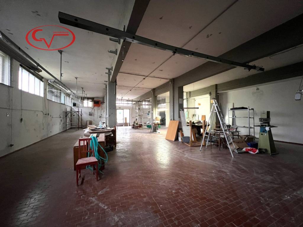 locale commerciale in affitto a Montevarchi in zona Levane
