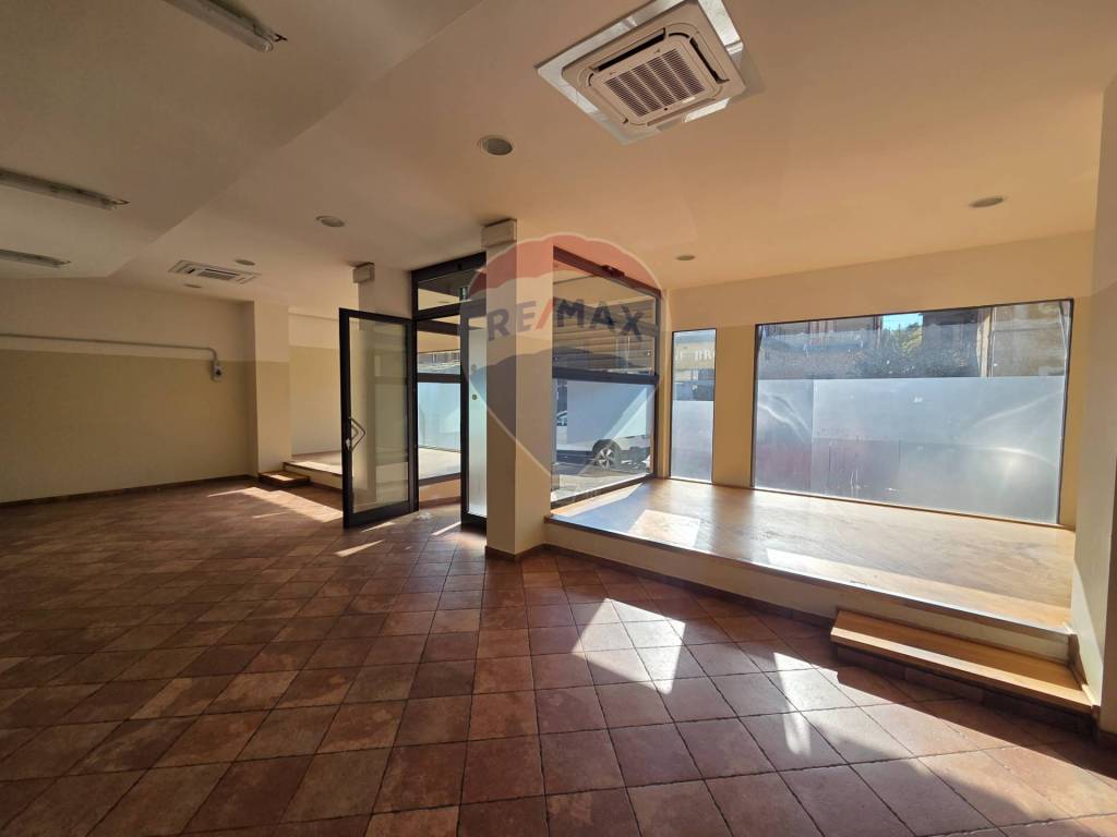 negozio in affitto a Montevarchi