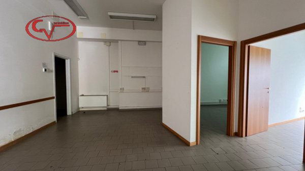 negozio in affitto a Montevarchi