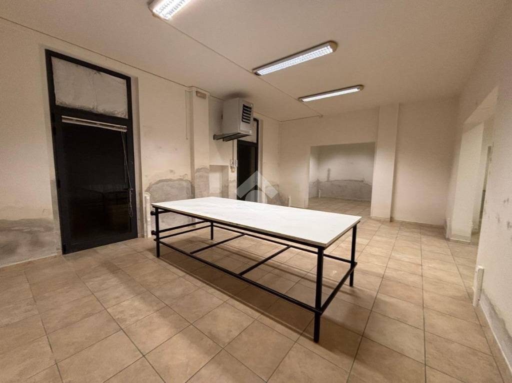 locale commerciale in affitto a Montevarchi