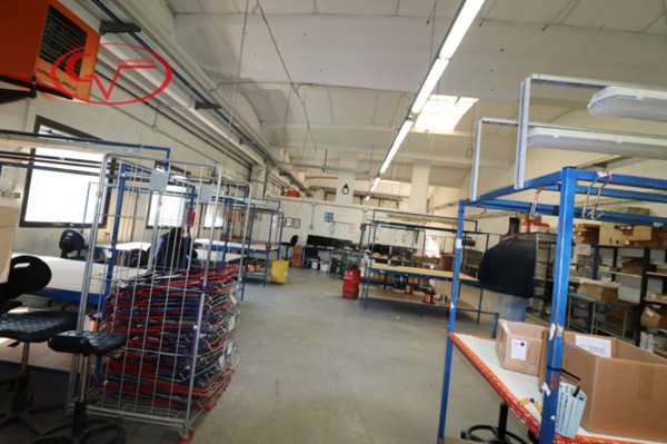 negozio in affitto a Montevarchi in zona Levane