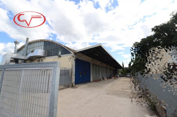 negozio in affitto a Montevarchi in zona Levane