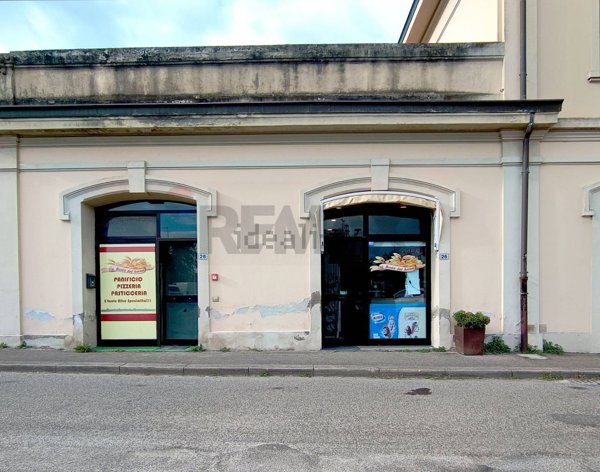 negozio in affitto a Montevarchi