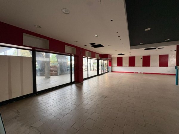 locale commerciale in affitto a Montevarchi