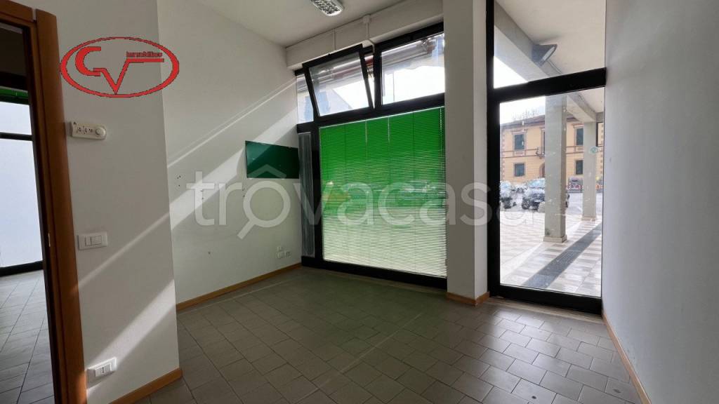 negozio in affitto a Montevarchi