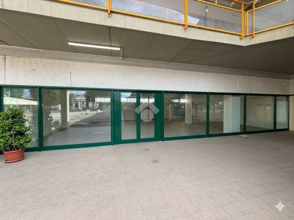 negozio in affitto a Montevarchi