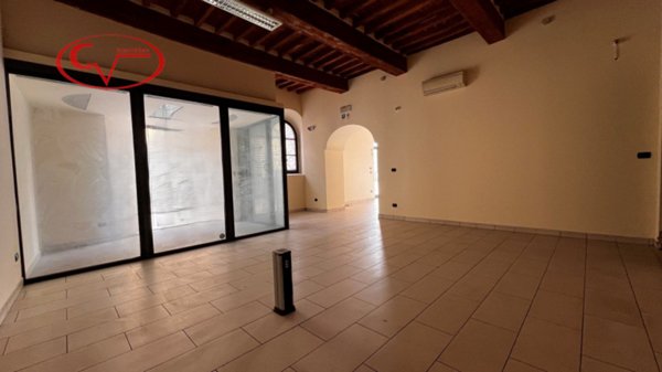negozio in affitto a Montevarchi in zona Levanella