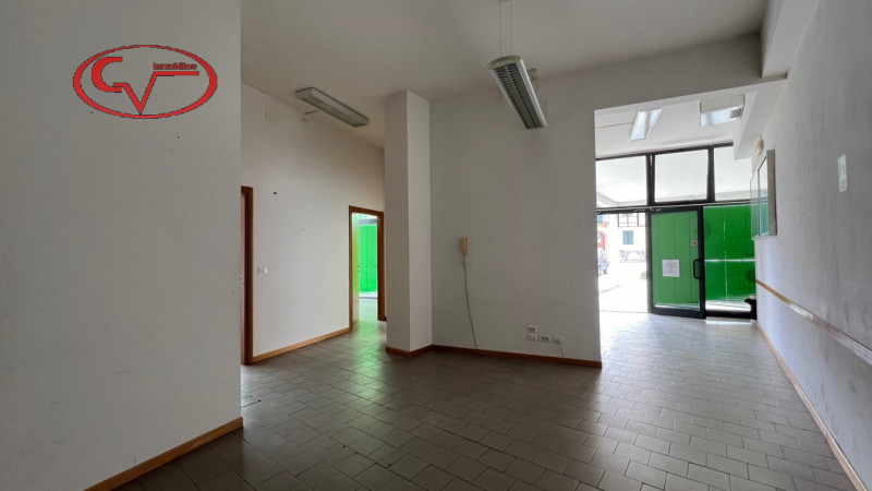 negozio in affitto a Montevarchi