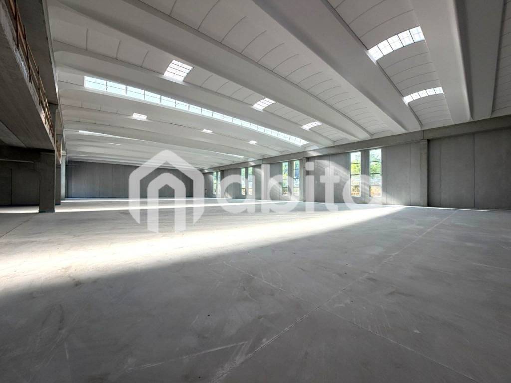 locale commerciale in affitto a Montevarchi in zona Levanella