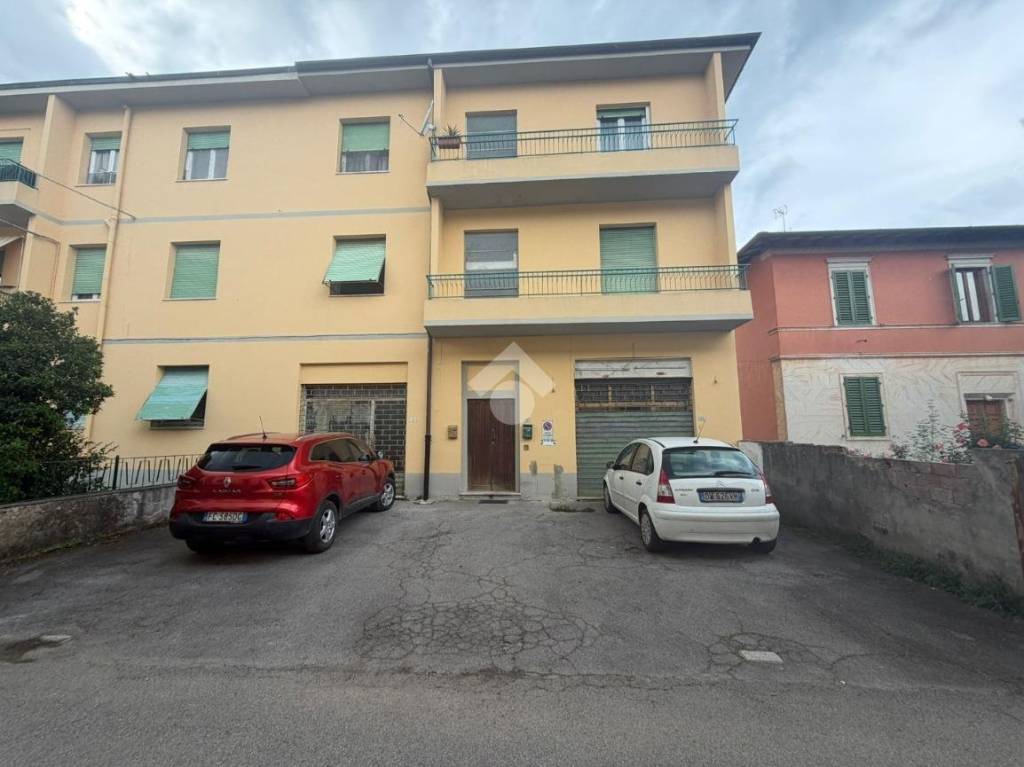 locale commerciale in affitto a Montevarchi
