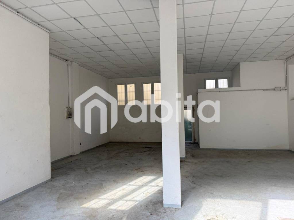 locale commerciale in affitto a Montevarchi