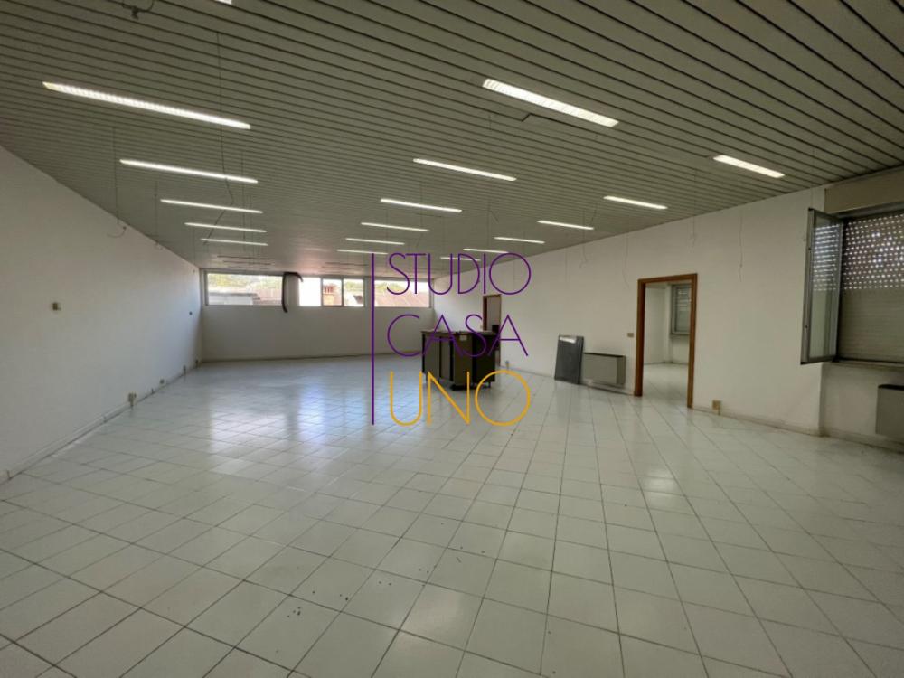 locale commerciale in affitto a Montevarchi in zona Levane