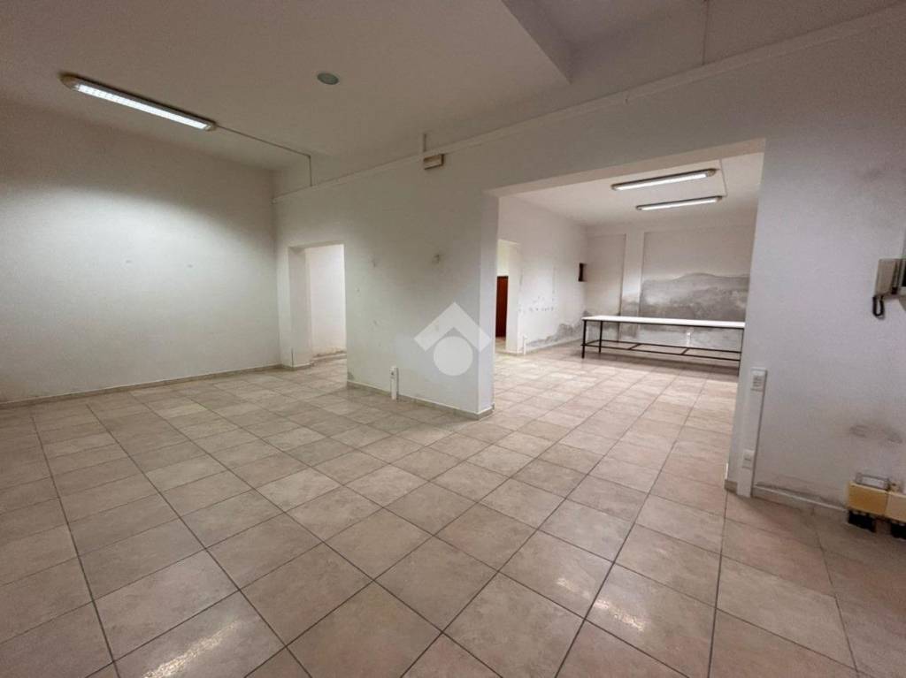 locale commerciale in affitto a Montevarchi in zona Levanella