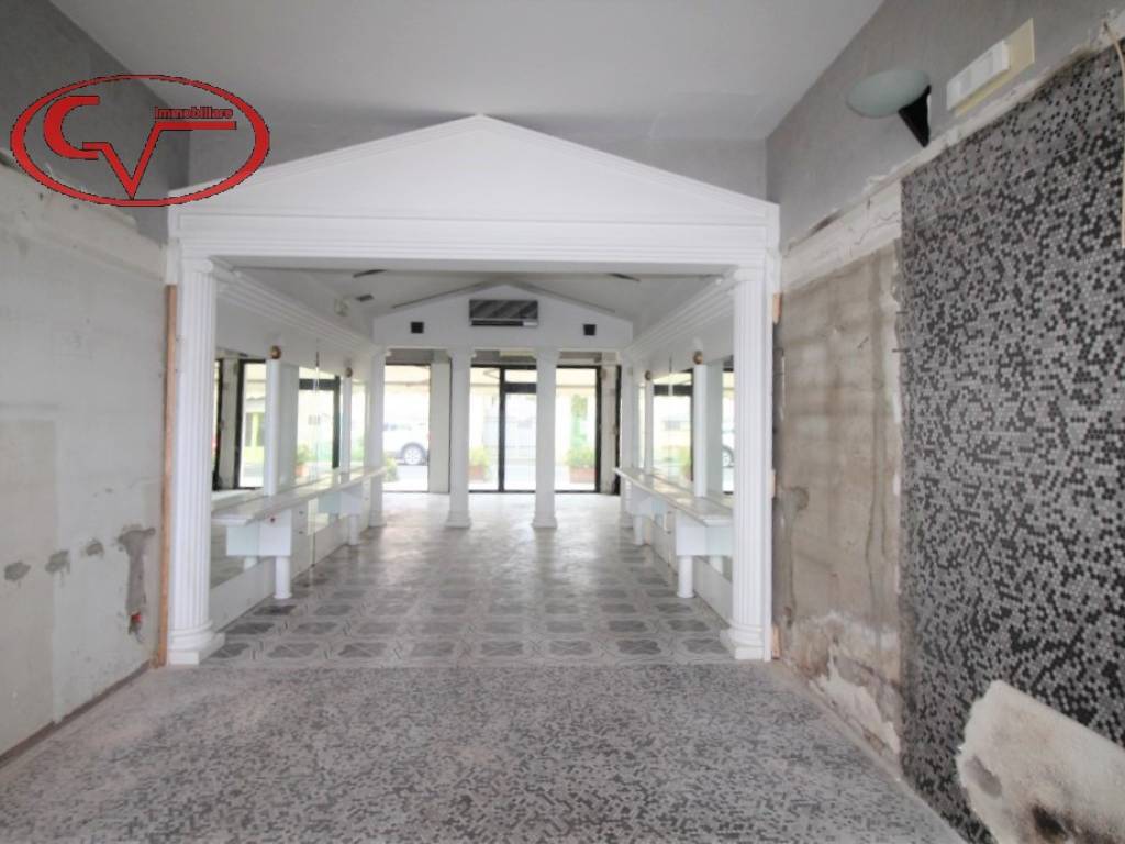 negozio in affitto a San Giovanni Valdarno