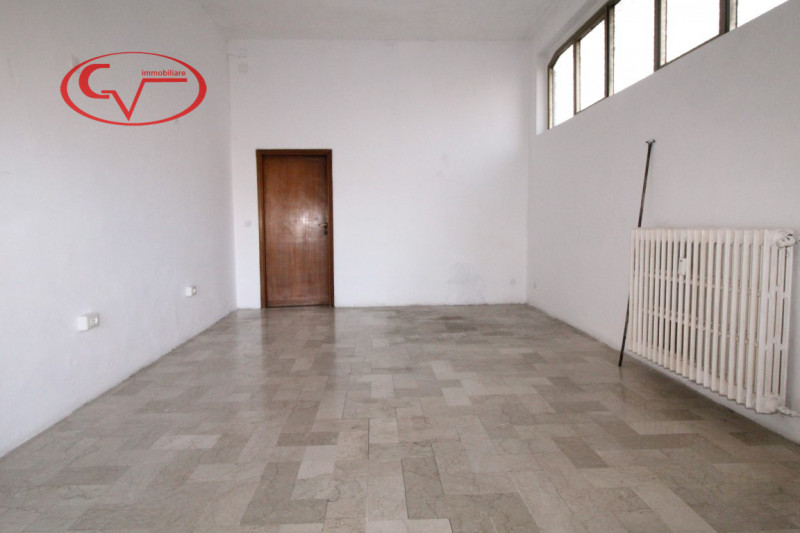 negozio in affitto a San Giovanni Valdarno