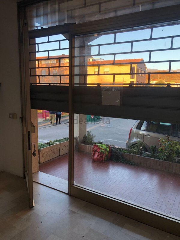 negozio in affitto a San Giovanni Valdarno in zona Badiola-Renacci