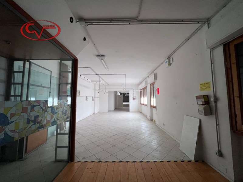 locale commerciale in affitto a San Giovanni Valdarno