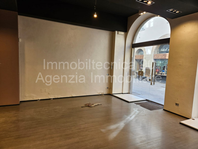 negozio in affitto a Sansepolcro