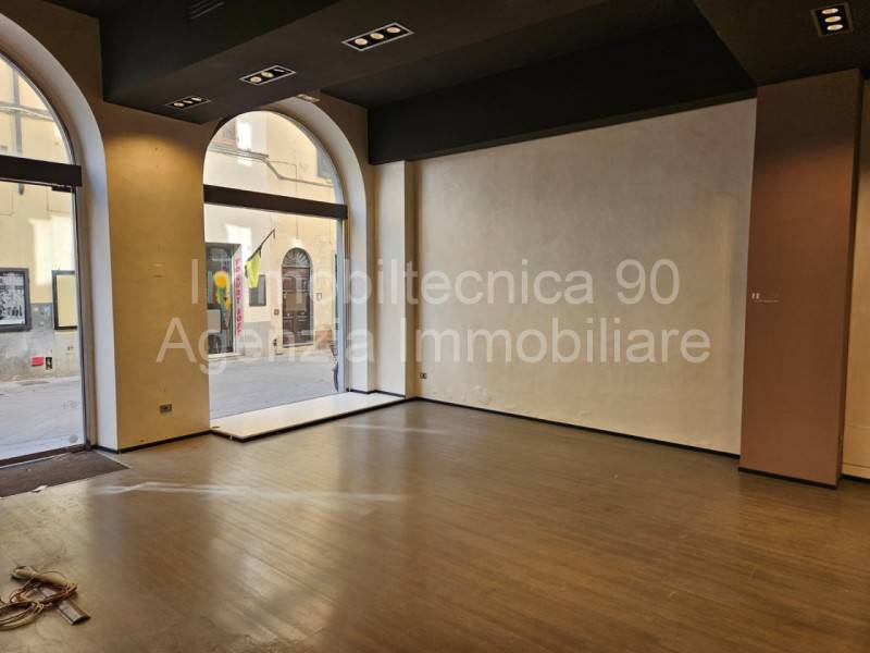 locale commerciale in affitto a Sansepolcro