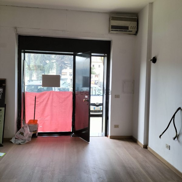 locale commerciale in affitto a Sansepolcro