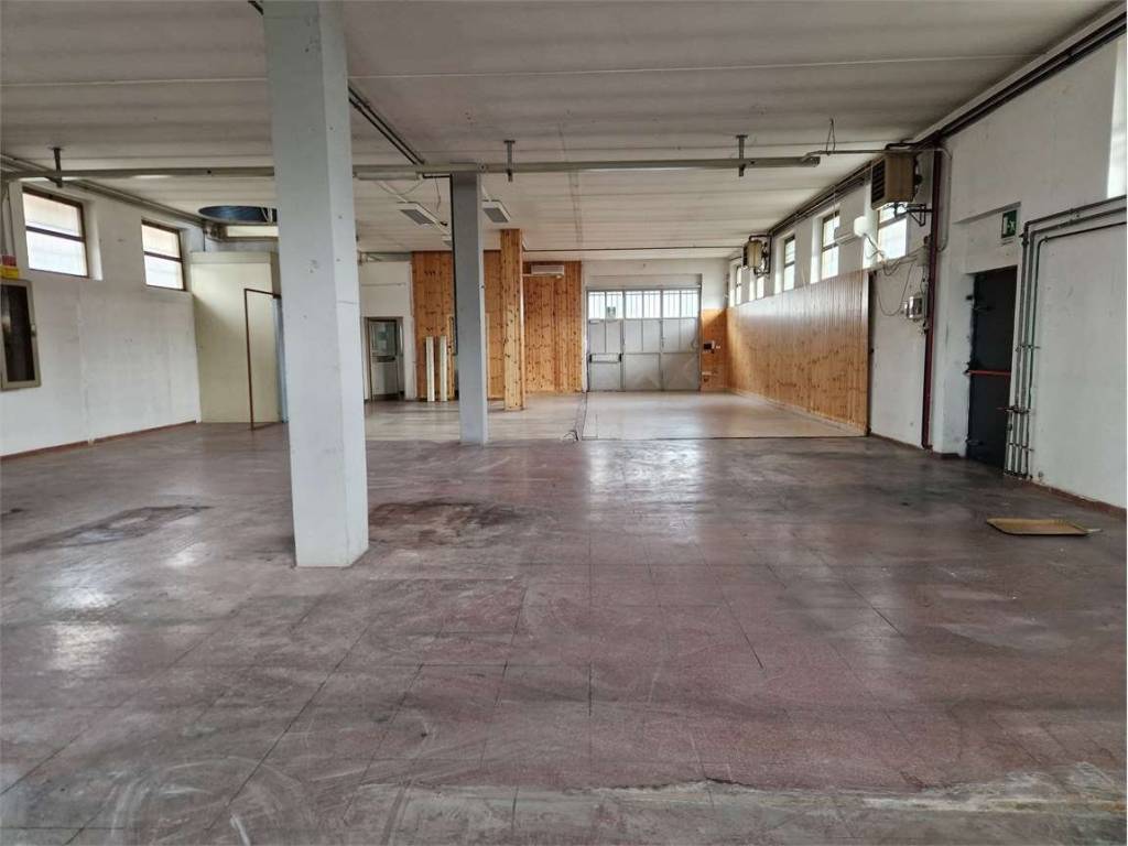 locale commerciale in affitto a Subbiano