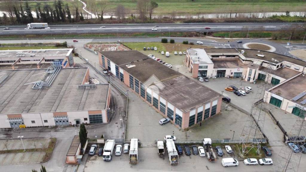 negozio in affitto a Terranuova Bracciolini