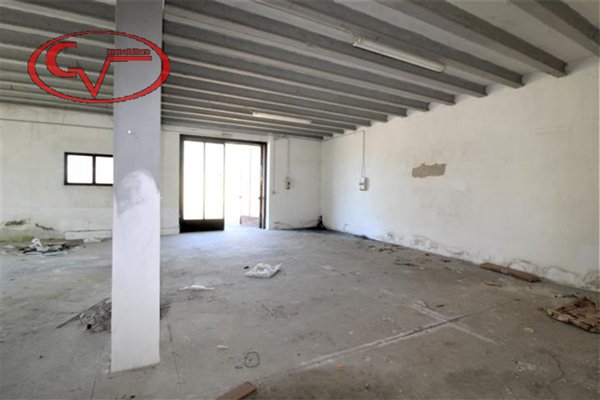 locale di sgombero in affitto a Terranuova Bracciolini