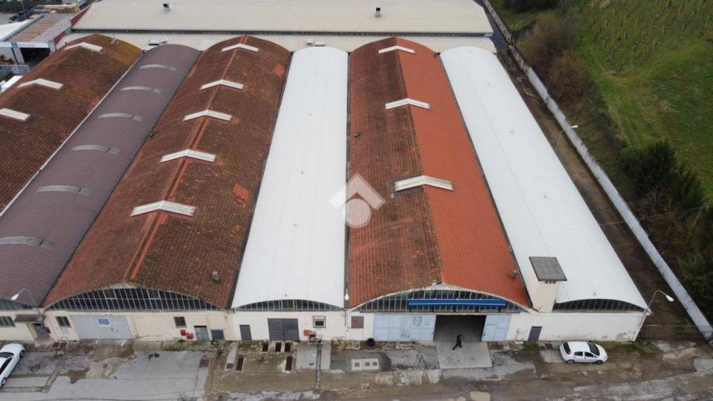 locale commerciale in affitto a Terranuova Bracciolini