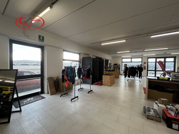locale commerciale in affitto a Terranuova Bracciolini