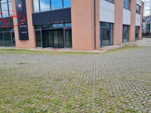 negozio in affitto a Terranuova Bracciolini