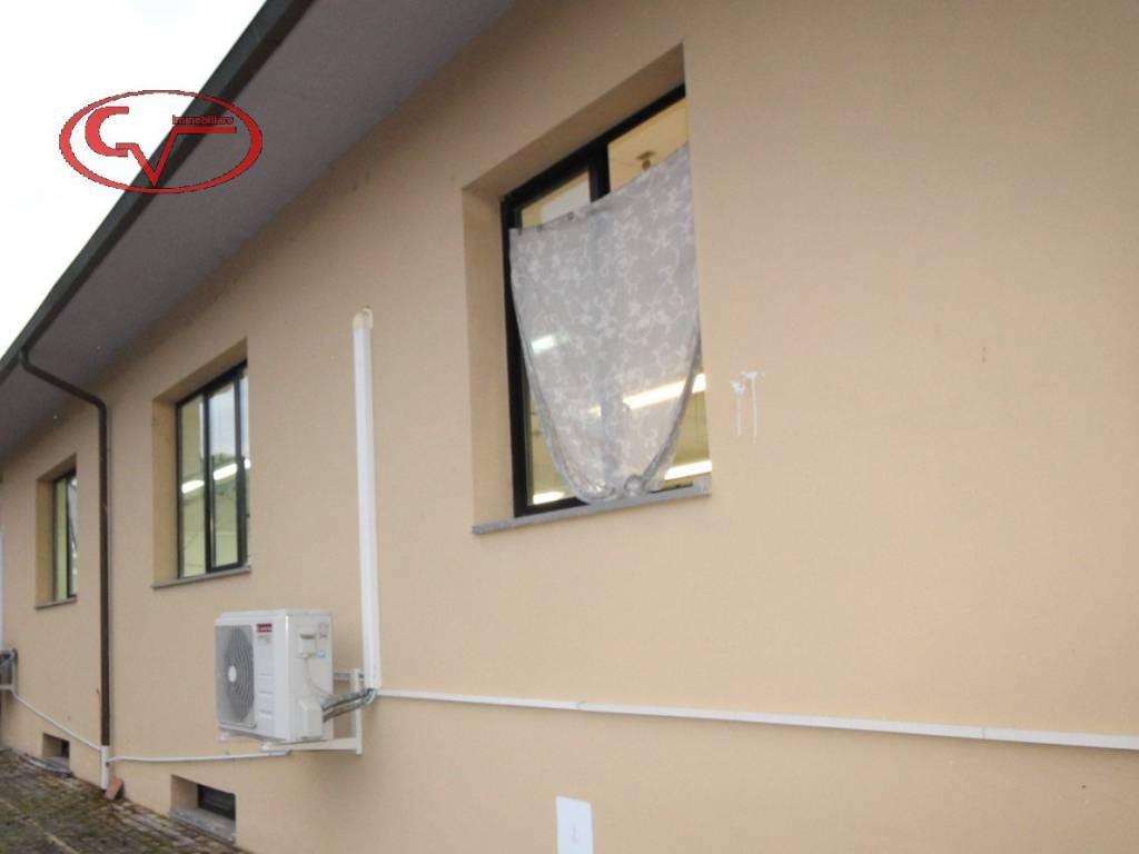 locale commerciale in affitto a Terranuova Bracciolini