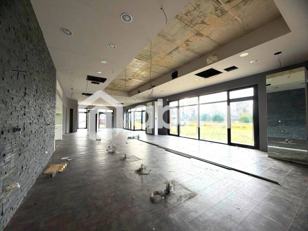 negozio in affitto a Terranuova Bracciolini